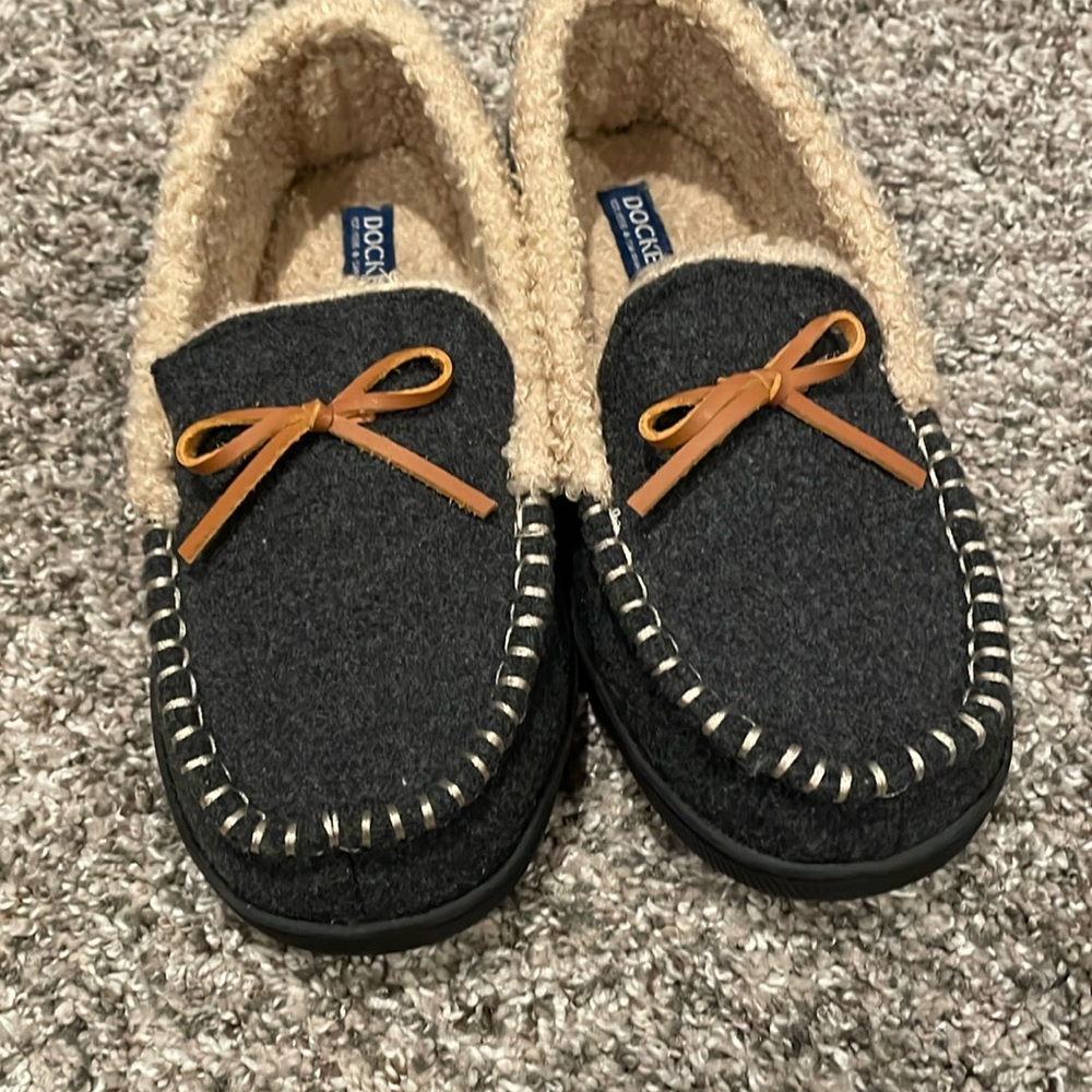 NWOT Kids Rolled Collar Wool Moccasin Slippers.  Size Large 2-3.  Never worn!!!